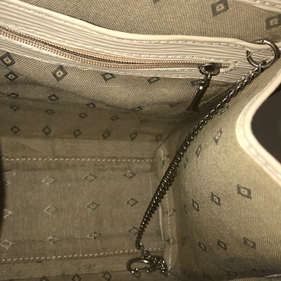 Ch.C Epi leather Sling Bag - Picture 8 of 8